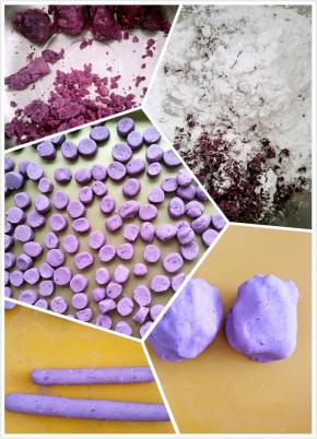 紫薯去皮，洗净切片，蒸锅中倒入适量水，放入紫薯大火蒸熟，约15分钟。紫薯压成泥状。
紫薯泥中倒入100克木薯粉，紫薯稍干可加少量水，和成棉絮状即可停止加水，水不能加多要不然会很稀。做到#三光#面光，手光，盆光，和好的面团搓成长条，切成小块。
金瓜放蒸锅蒸熟，压碎加入木薯粉和好面团，金瓜水份大不用加水。搓成长条切块备用