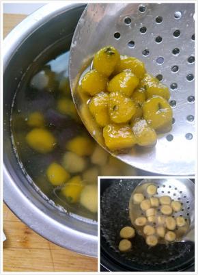 芋圆分别煮熟，飘在水面在煮两分钟捞出，放入凉开水冰好捞出控干水份。