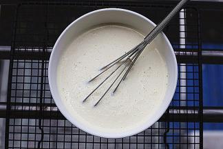 最后彻底拌匀，鲜奶液就完成了