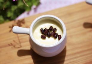 如果喜欢加料的话，可以加入蜂蜜、蜜豆、蔓越莓果干等一并食用，不过如果加料的话，请根据各人口味，糖的分量酌情减少5-8G哦