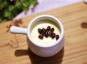 如果喜欢加料的话，可以加入蜂蜜、蜜豆、蔓越莓果干等一并食用，不过如果加料的话，请根据各人口味，糖的分量酌情减少5-8G哦