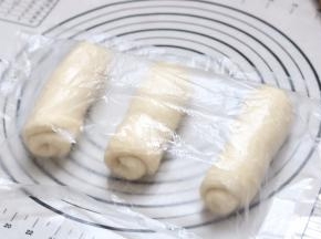 12.盖保鲜膜静置10分钟
