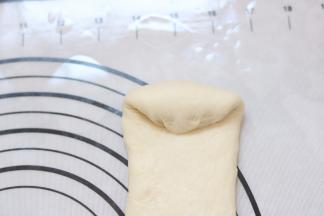 15.卷起（中间稍微折一个弧形，然后自然的卷起来）