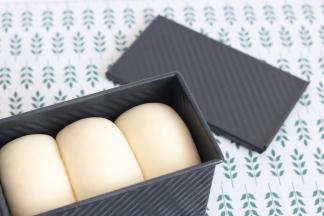 20.发酵至8分满，盖上土司盖