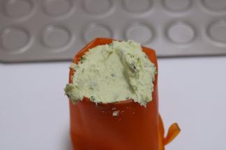 6.装入裱花袋内