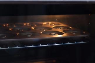 9.放入预热好的烤箱180度15分钟左右