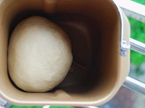 揉至手套膜状态，发酵至2倍大小
