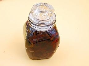 旋紧盖子，冰箱冷藏层保存，尽快食用