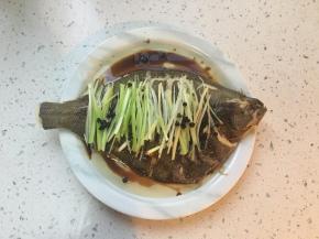 油热后浇在鱼身上