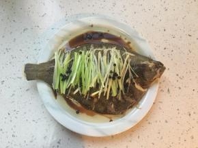 油热后浇在鱼身上