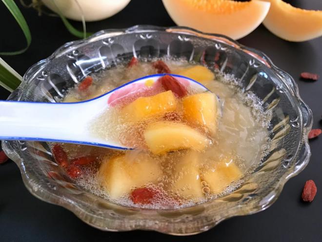 甜瓜枸杞银耳羹