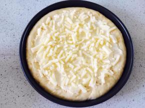 摆上三分之二的马苏里拉