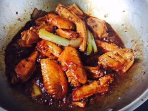 汤汁浓稠后就关火。