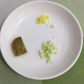 食材：葱姜切成小粒