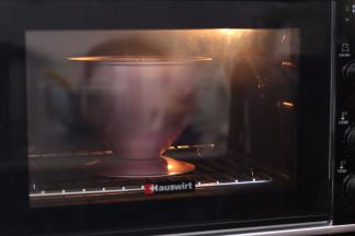 8.放入预热好的烤箱内 下层160度90分钟左右