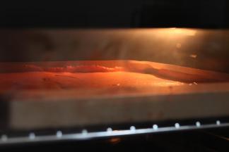 8.放入预热好的烤箱内170℃中层25分钟