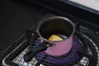 5.将黄油融化为液体