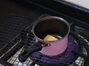 5.将黄油融化为液体