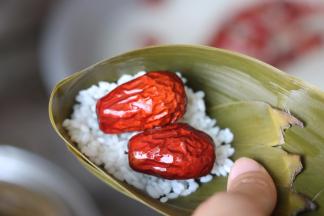 8.再加入两颗红枣