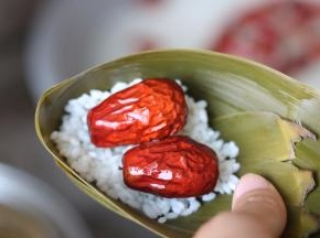 8.再加入两颗红枣