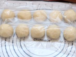 6.滚圆 静置10分钟