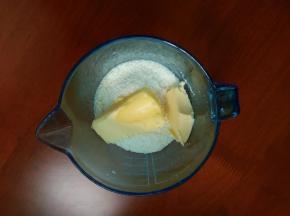 4.发酵期间我们来做椰蓉馅料，将椰蓉馅料所有的材料混合均匀