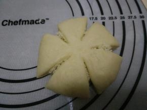 11.用切刀切成如图花朵的样子