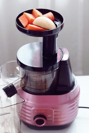 1.苹果胡萝卜洗净，切长条