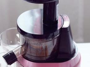 1.苹果胡萝卜洗净，切长条