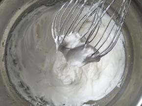 再继续打到提起打蛋头形成硬性尖勾