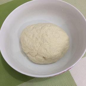 和成面团，放在温暖处发酵一个小时