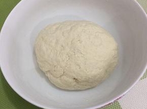 和成面团，放在温暖处发酵一个小时