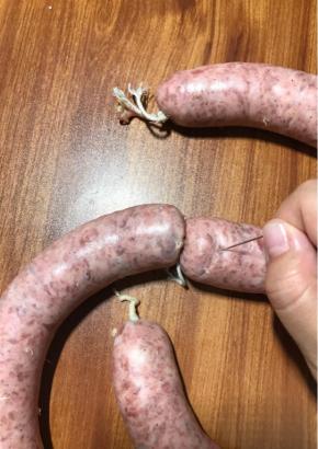 用针扎一扎肠身，揉搓肠身排气。