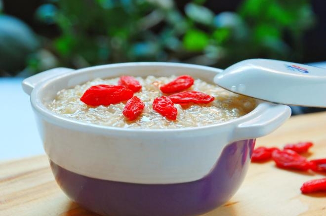 阿胶枸杞藜麦粥