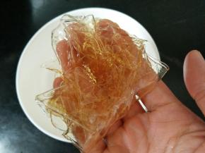3.取出泡软的吉利丁