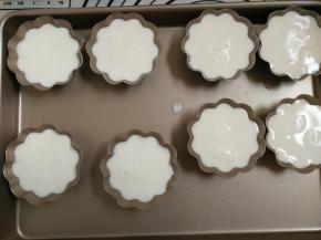 8.放置60度左右，倒入模具中冷藏2小时后即可