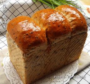 成品，这是第一次烤的，盖锡纸晚了，上色太深。