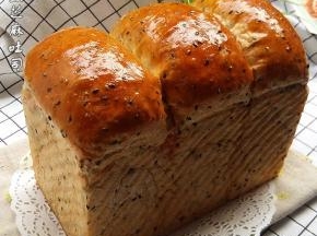 成品，这是第一次烤的，盖锡纸晚了，上色太深。