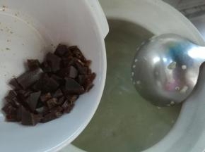 加入阿胶，要随时搅拌，防止糊锅。