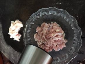 撒上黑椒碎