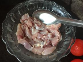 搅拌均匀，让油吸收