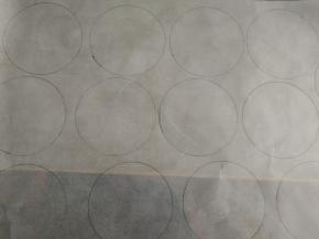 7.油纸用杯子口画上圈圈（比模具大些）