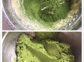 打发好的黄油中，筛入所有粉类，用刮刀混合均匀至无干粉即可。