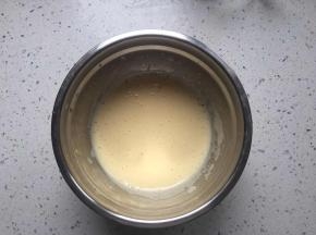 打至蛋液发白,浓稠