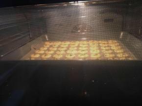 放入预热好180度的烤箱中,烘烤约18分钟