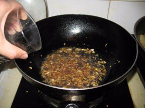 加入适量水，做汤汁用