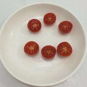 小番茄从中间一切两半