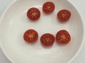 小番茄从中间一切两半