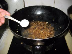 加入适量盐翻炒