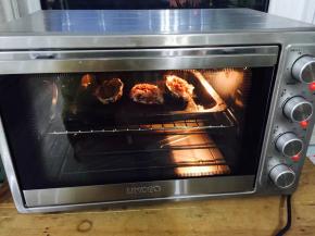 烤箱200度预热，放入中层烤15分钟左右